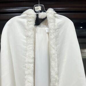 Chic White Faux Fur Trim Cape